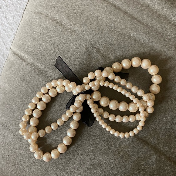 NWOT Premier Designs five strand faux pearl stretch bracelet with black ribbon - Picture 6 of 6